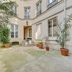 Charming & Cosy Flat In Heart Of Marais, 2min Walk To Art & Metier Museum Apartment